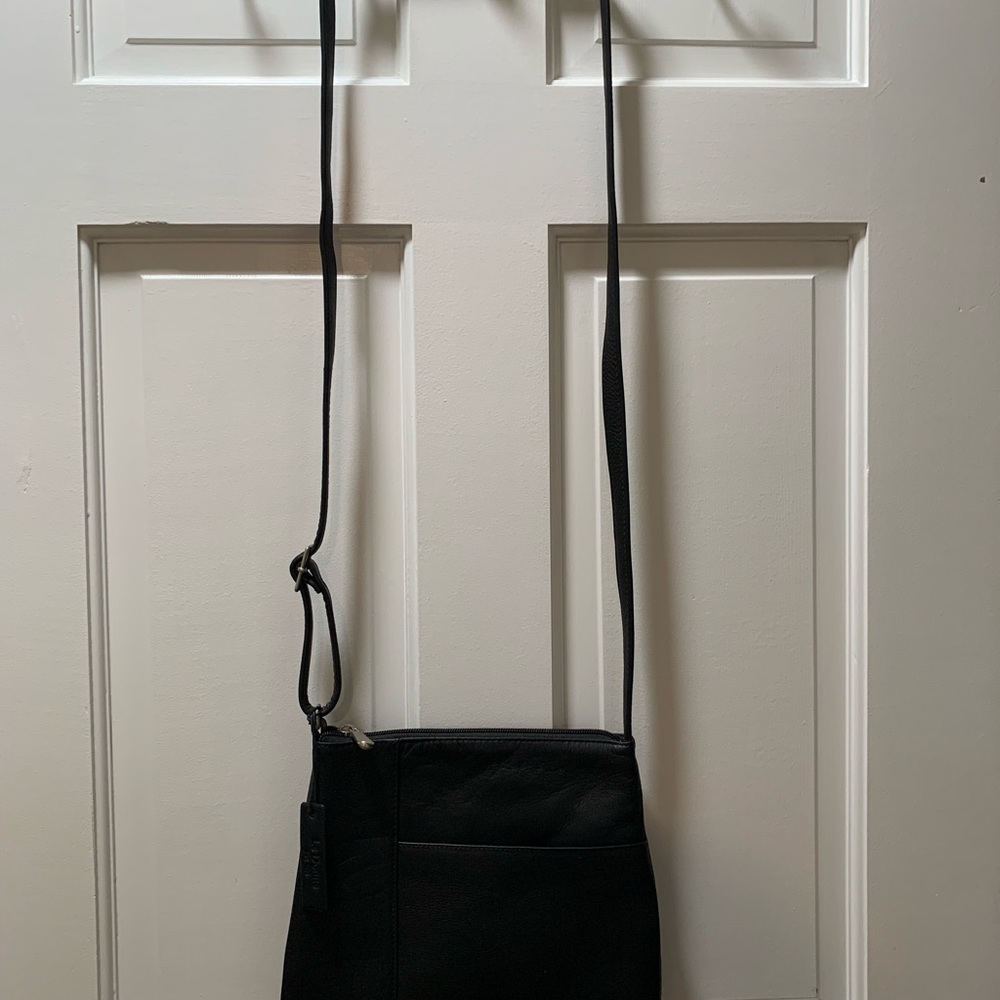 Le Donne Black Leather Runaway Crossbody New Without Tags